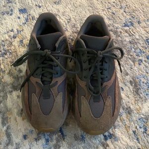 Size 7 Yeezy Boost 700